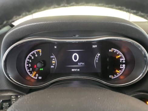 Used 2017 Jeep Grand Cherokee Laredo w/ Quick Order Package 2BE image 11
