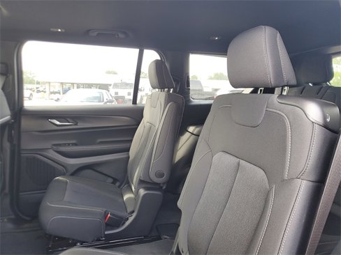 New 2025 Jeep Grand Cherokee L Laredo image 10