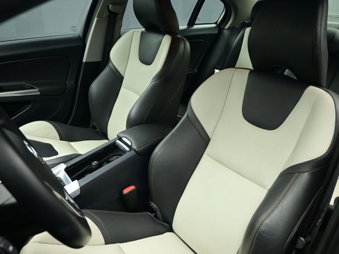 Used 2016 Volvo S60 T5 Cross Country Platinum image 18