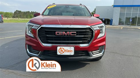 Used 2022 GMC Terrain SLE image 2