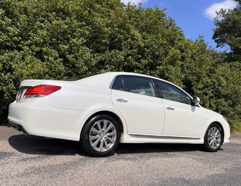 Used 2011 Toyota Avalon Limited image 8