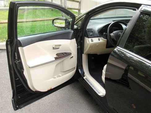 Used 2010 Toyota Venza AWD image 16