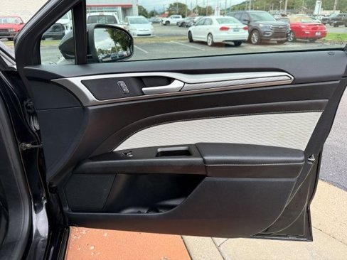 Used 2020 Ford Fusion SE w/ Equipment Group 151A image 19