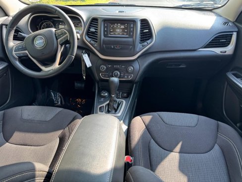 Used 2015 Jeep Cherokee Latitude w/ Safety Group image 11