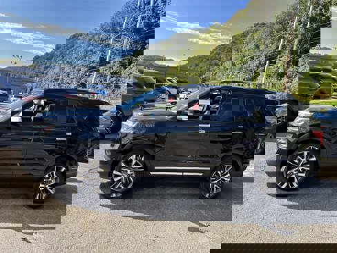 Used 2017 Ford Explorer Platinum image 8