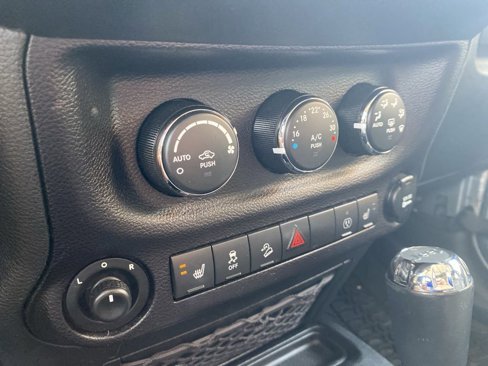 Used 2017 Jeep Wrangler Unlimited Sahara image 12