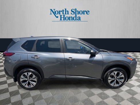 Used 2023 Nissan Rogue SV image 3