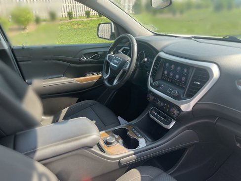 Used 2023 GMC Acadia SLE image 29