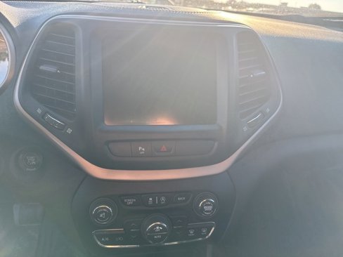 Used 2015 Jeep Cherokee Limited w/ Luxury Group image 17