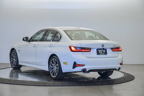 Certified 2022 BMW 330e w/ Premium Package image 2