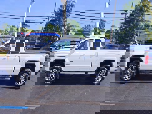 Used 2017 GMC Sierra 1500 SLE image 1