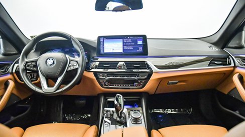 Certified 2022 BMW 530e w/ Executive Package image 15