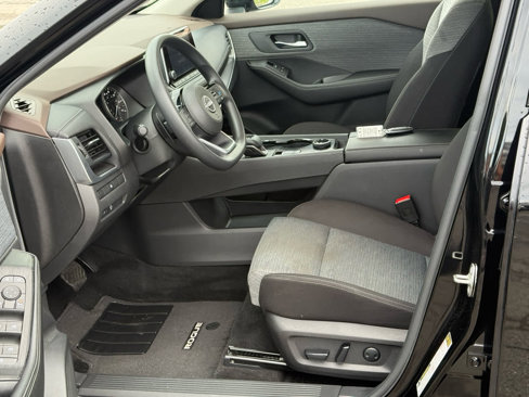 Used 2023 Nissan Rogue SV image 11