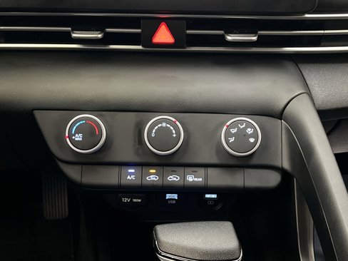 Used 2023 Hyundai Elantra SE image 19