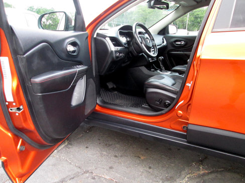 Used 2016 Jeep Cherokee Trailhawk w/ Comfort/Convenience Group image 20