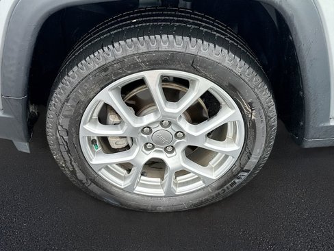 Used 2022 Jeep Compass Latitude image 35