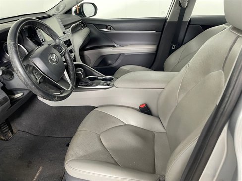 Used 2021 Toyota Camry XLE image 3