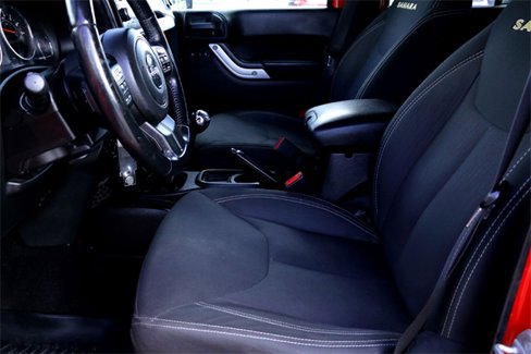 Used 2016 Jeep Wrangler Unlimited Sahara w/ Connectivity Group image 10