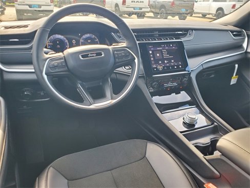 New 2025 Jeep Grand Cherokee L Altitude image 13