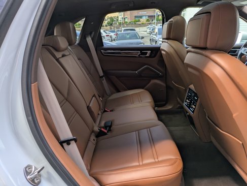 Certified 2023 Porsche Cayenne Platinum Edition image 24