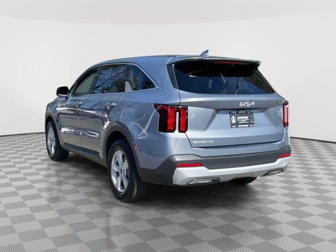 Used 2025 Kia Sorento LX image 5