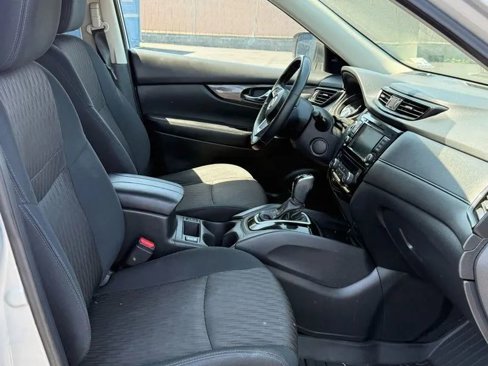 Used 2018 Nissan Rogue SV w/ Premium Package image 10