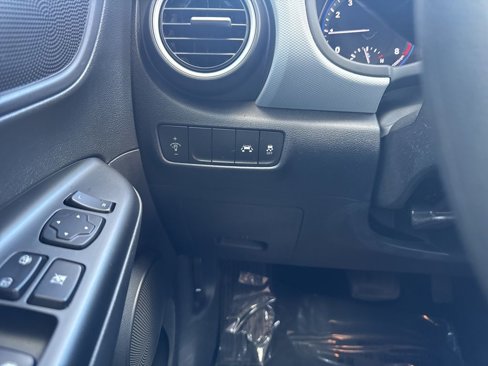 Used 2019 Hyundai Kona SE image 18