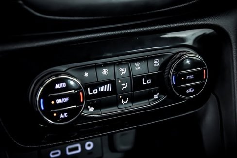 Used 2020 Buick Encore GX Essence w/ Sport Touring Package image 21
