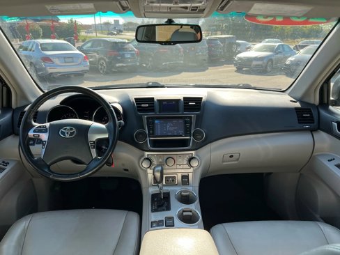 Used 2013 Toyota Highlander SE image 9