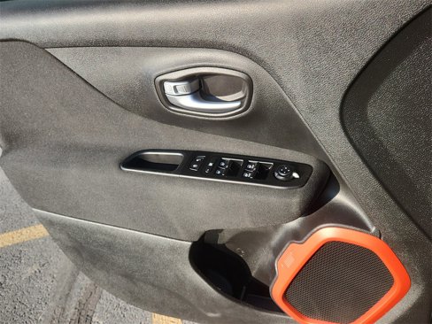 Used 2020 Jeep Renegade Latitude image 9