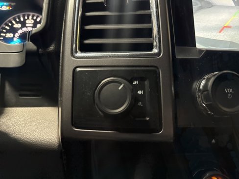 Used 2015 Ford F150 XLT w/ Equipment Group 302A Luxury image 11