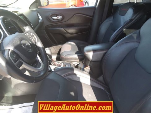 Used 2015 Jeep Cherokee Trailhawk w/ Comfort/Convenience Group image 18