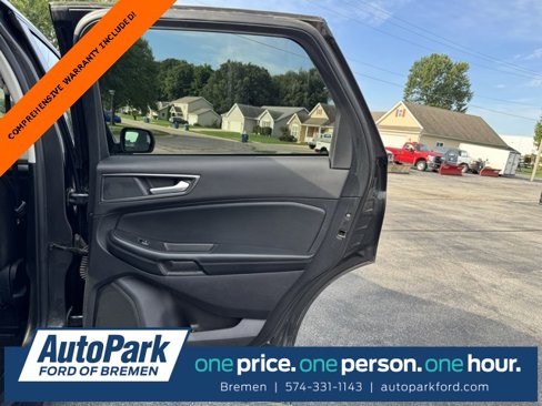 Used 2020 Ford Edge SE image 12