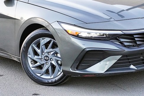 Certified 2024 Hyundai Elantra SEL image 4
