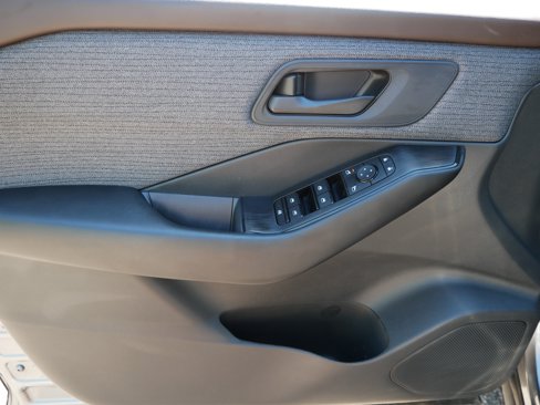 Used 2023 Nissan Rogue S image 31