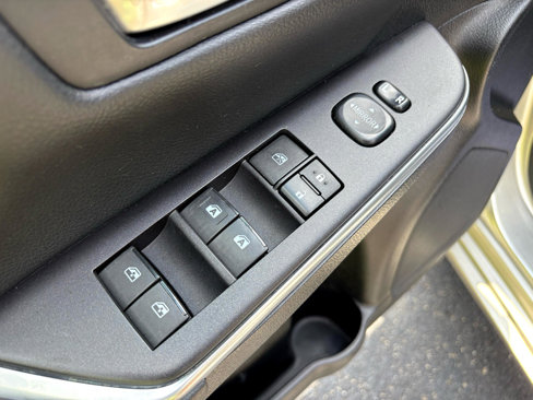 Used 2015 Toyota Camry SE image 7