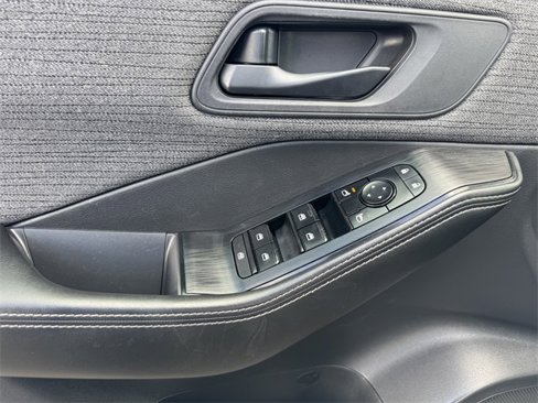 Used 2021 Nissan Rogue S image 12