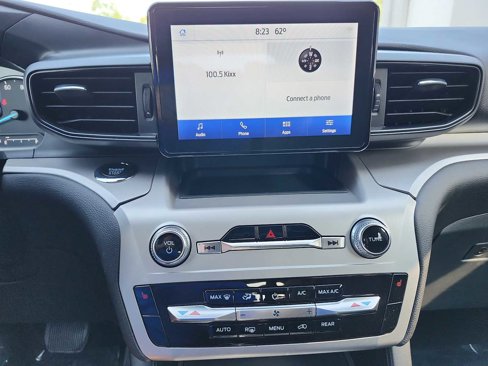 Used 2022 Ford Explorer XLT image 13