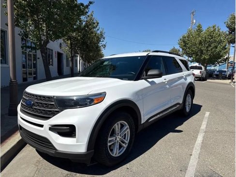 Used 2020 Ford Explorer XLT image 3