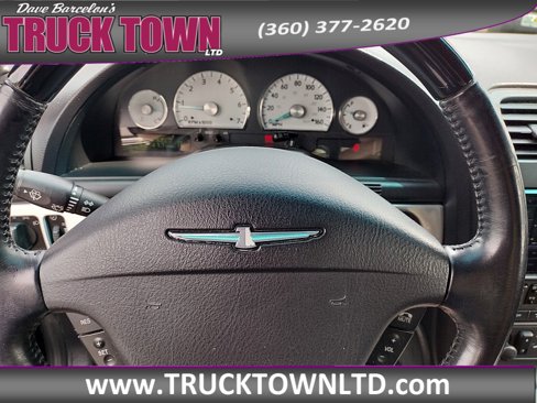 Used 2004 Ford Thunderbird image 25