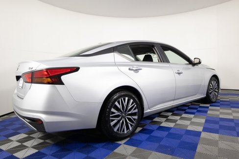 Used 2023 Nissan Altima 2.5 SV image 5