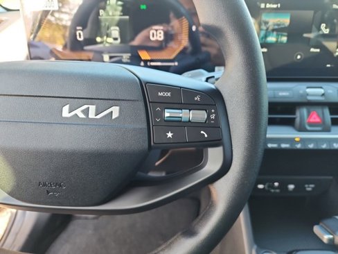 New 2025 Kia K4 LXS image 21