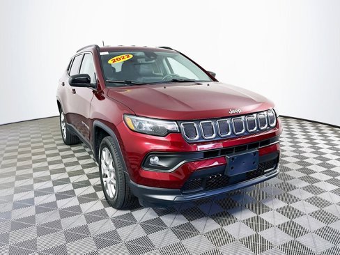 Used 2022 Jeep Compass Latitude image 3