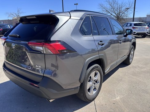 Used 2022 Toyota RAV4 XLE image 7