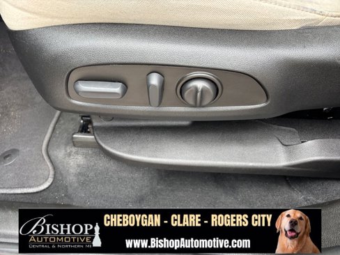 Used 2023 Chevrolet Traverse LS image 19