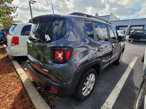 Used 2022 Jeep Renegade Latitude image 4