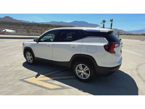 Used 2024 GMC Terrain SLE image 6