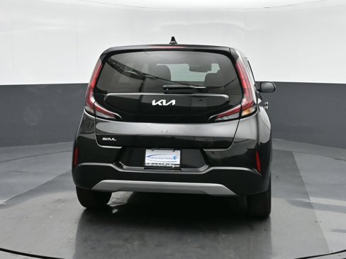 Used 2023 Kia Soul LX image 6