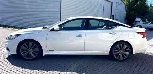 Used 2019 Nissan Altima 2.0 Edition One image 2