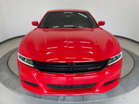 Used 2018 Dodge Charger SXT image 11